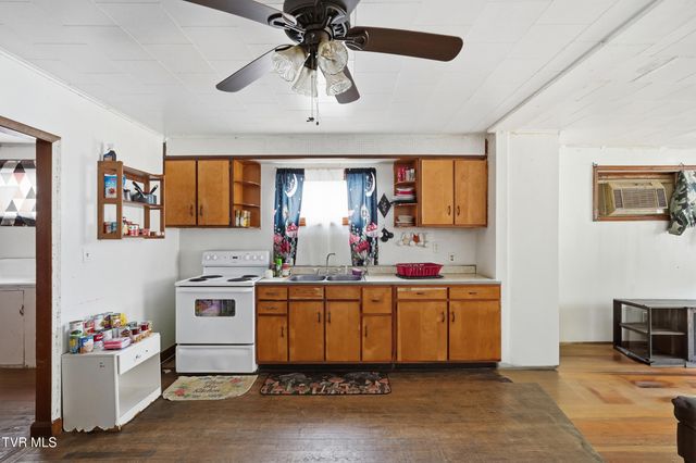 124 Clinchco Main Street, Clinchco, VA 24226