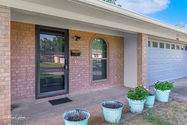 1920 Venus Drive, Bossier City, LA 71112