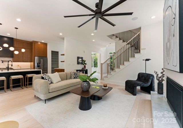 1727 Seifert Circle, Charlotte, NC 28205