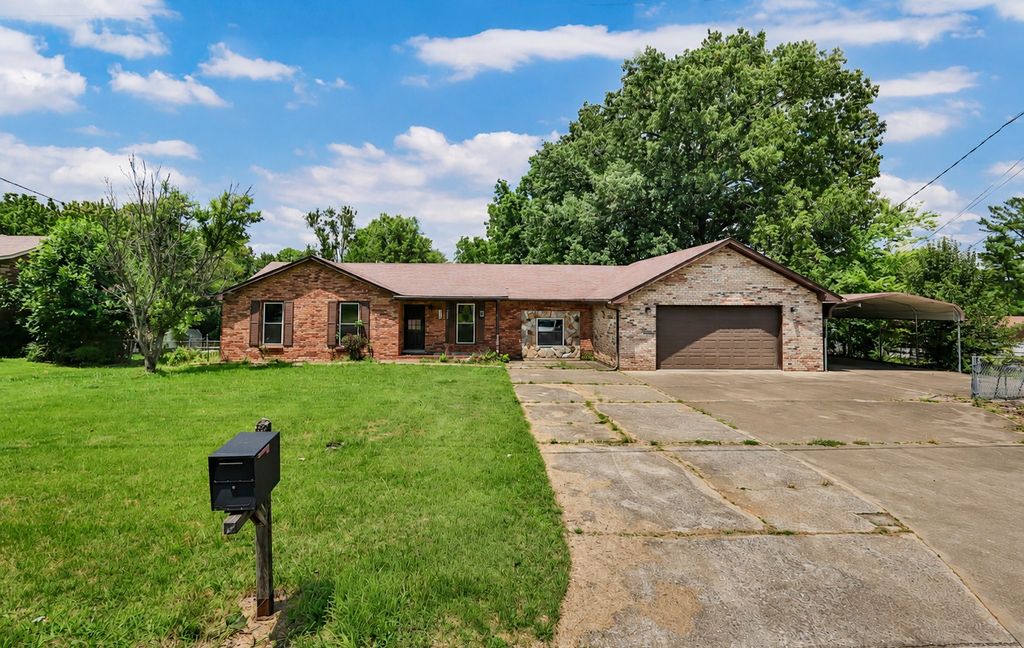 777 Helton Dr, Clarksville, TN 37042