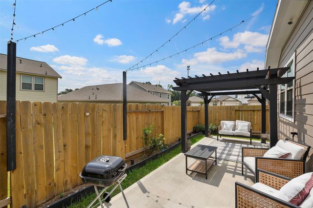 2212 Cedar Valley Drive, Conroe, TX 77306
