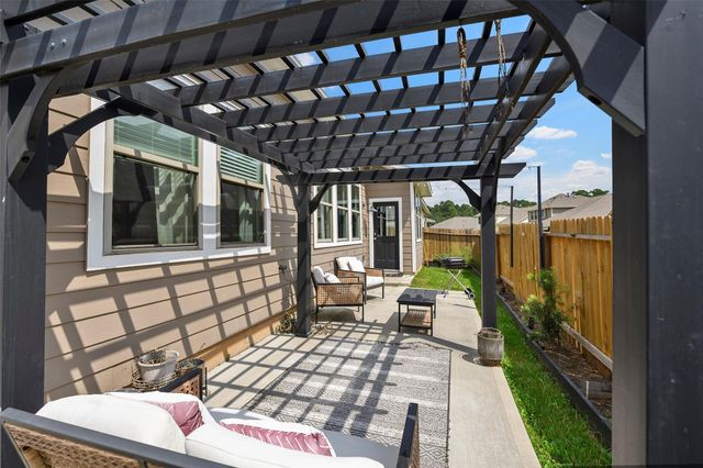 2212 Cedar Valley Drive, Conroe, TX 77306