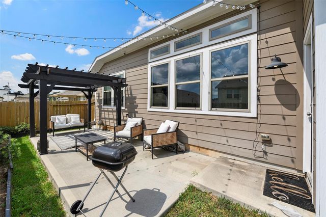 2212 Cedar Valley Drive, Conroe, TX 77306