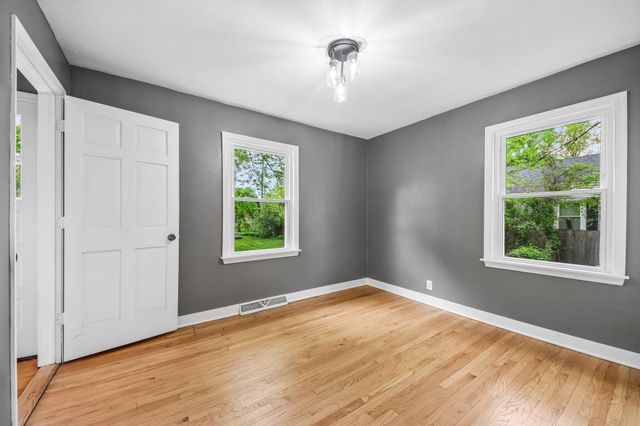 1206 Sycamore Street, Crown Point, IN 46307