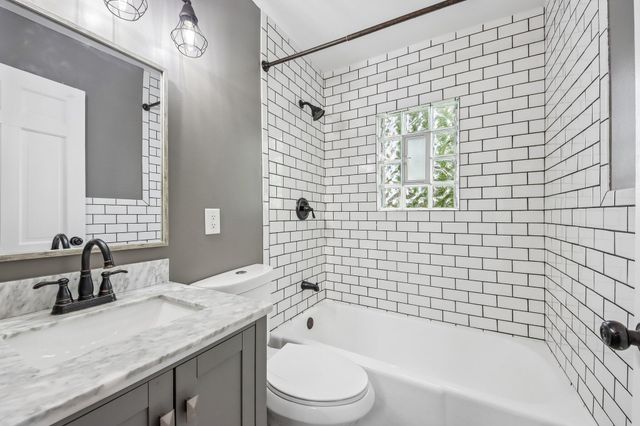 1206 Sycamore Street, Crown Point, IN 46307