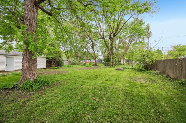 1206 Sycamore Street, Crown Point, IN 46307