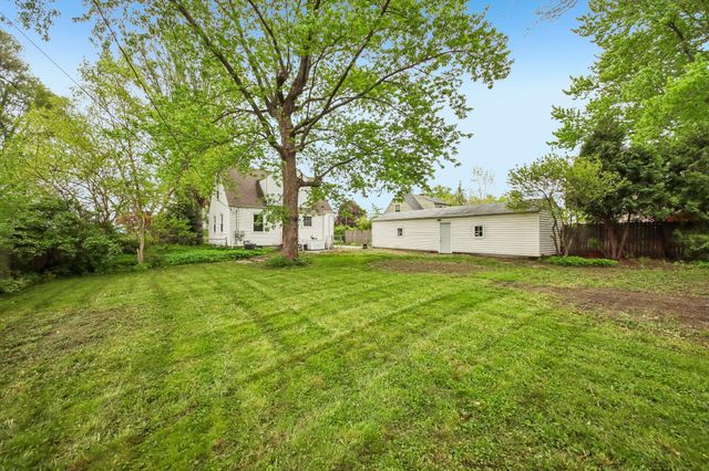 1206 Sycamore Street, Crown Point, IN 46307