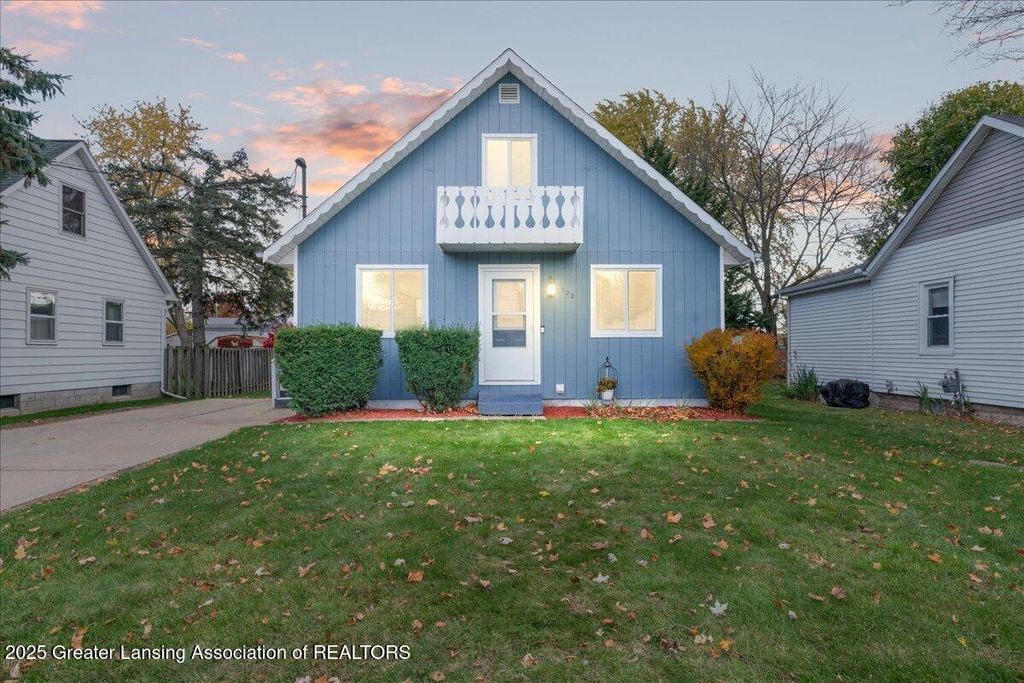 222 Elm Street, Grand Ledge, MI 48837