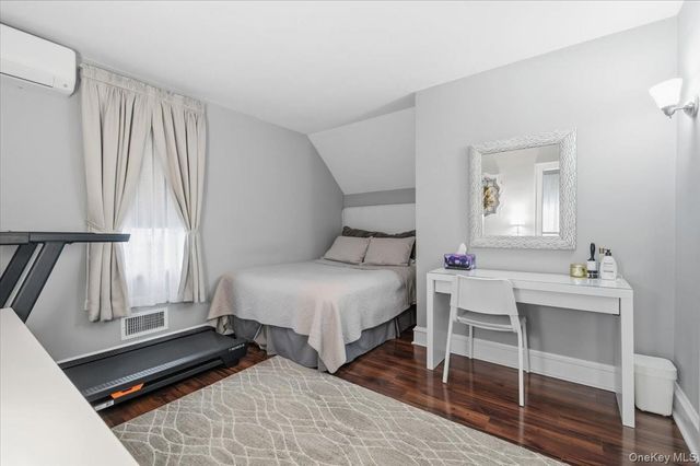 112 Longworth Avenue, Woodmere, NY 11598