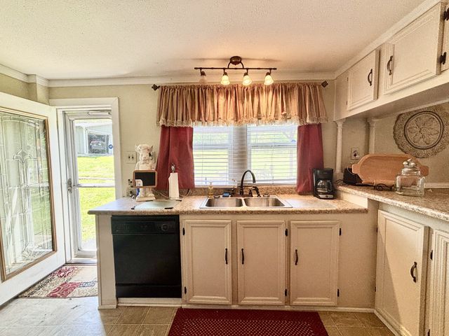 101 Flood Rd, Mcminnville, TN 37110