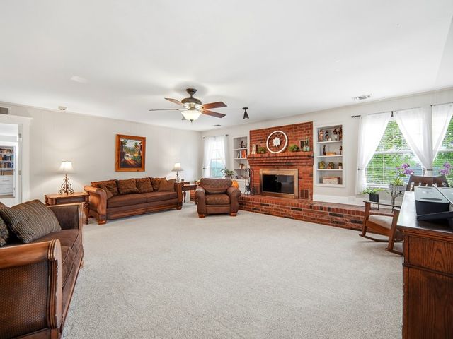 801 Alamo Dr, Kerrville, TX 78028