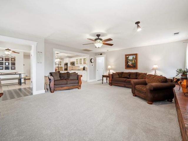 801 Alamo Dr, Kerrville, TX 78028