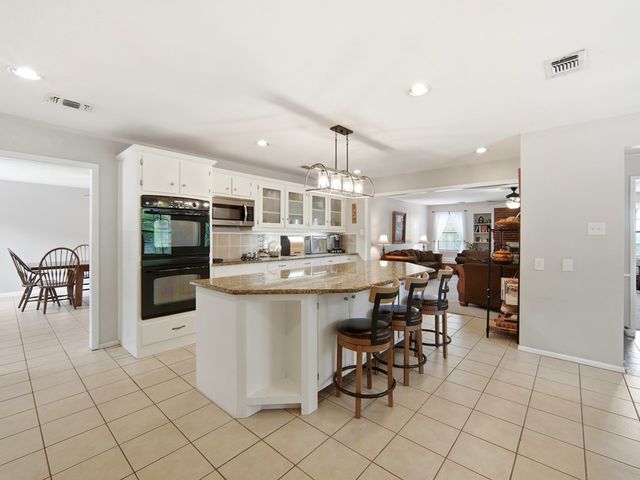 801 Alamo Dr, Kerrville, TX 78028