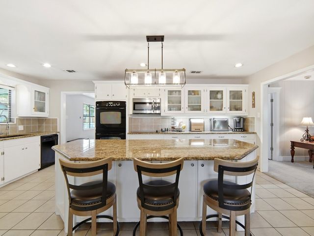 801 Alamo Dr, Kerrville, TX 78028