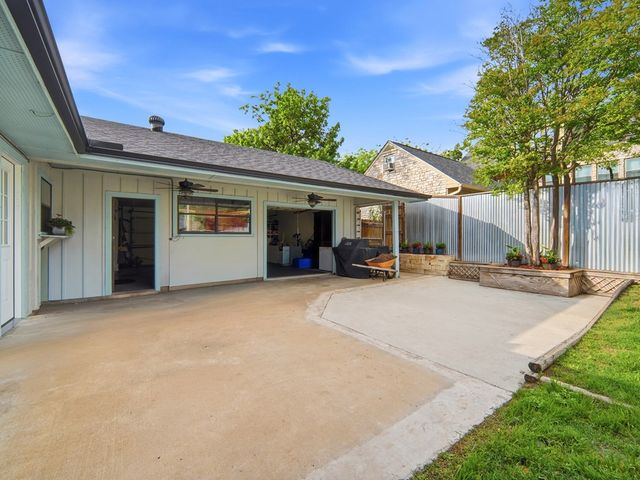 801 Alamo Dr, Kerrville, TX 78028