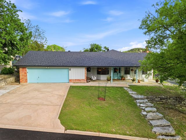 801 Alamo Dr, Kerrville, TX 78028