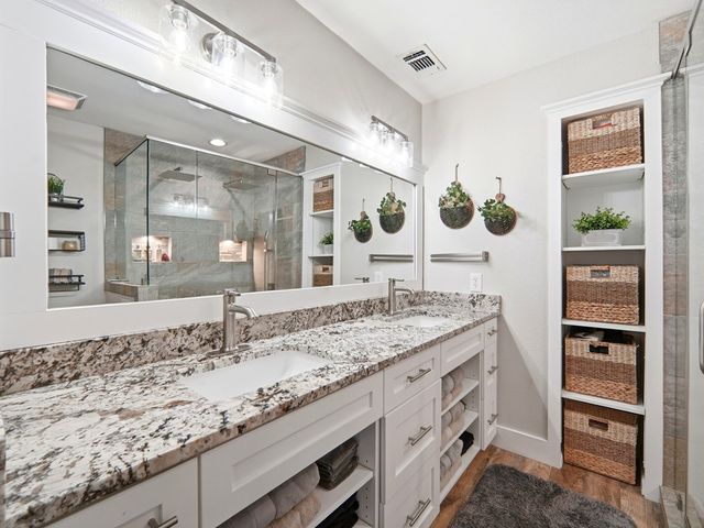 801 Alamo Dr, Kerrville, TX 78028