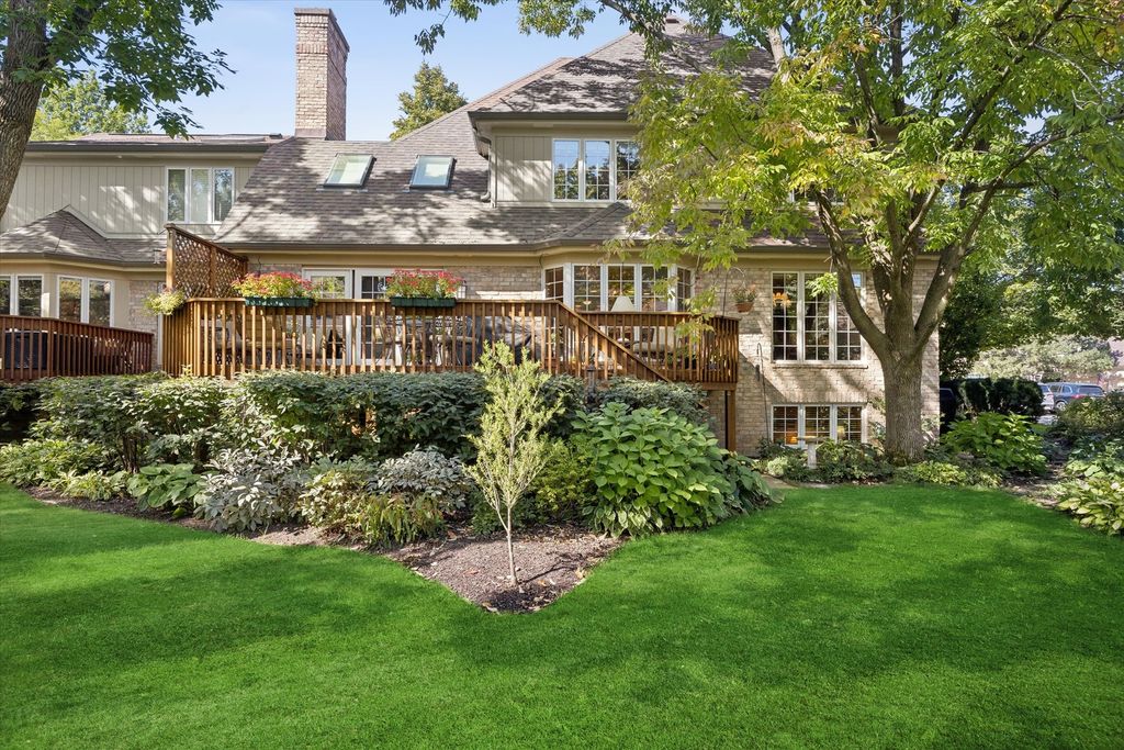 24 Tartan Lakes Court, Westmont, IL 60559 — photo 2