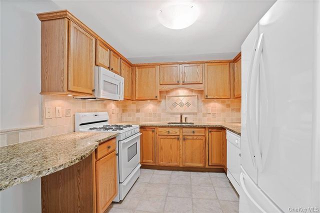 915 Altessa Boulevard, Melville, NY 11747