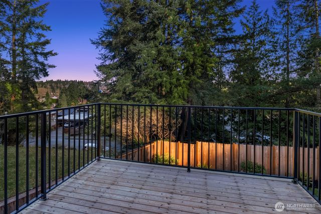 1023 109th Avenue SE, Bellevue, WA 98004