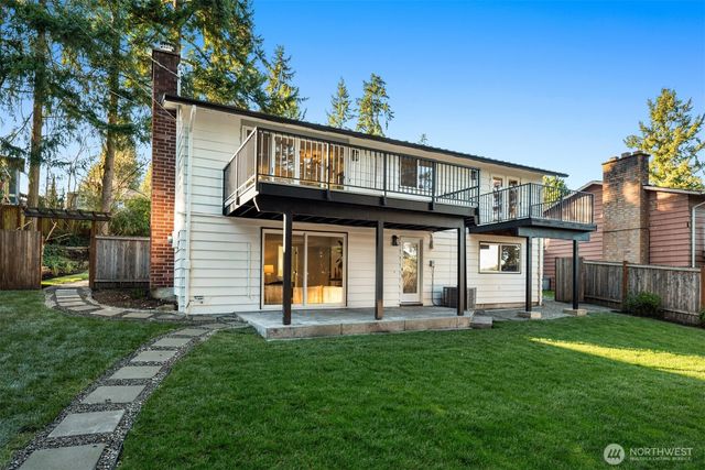 1023 109th Avenue SE, Bellevue, WA 98004