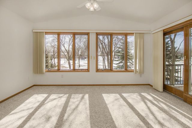 2224 Pinewood Drive, Shakopee, MN 55379
