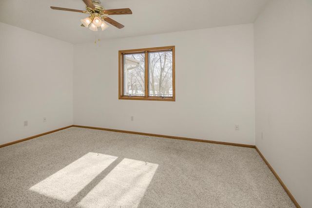 2224 Pinewood Drive, Shakopee, MN 55379