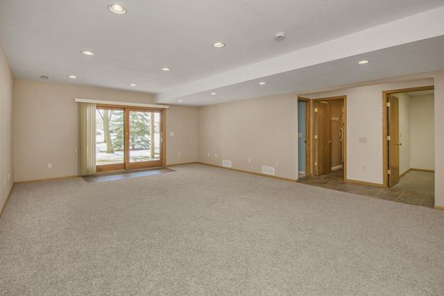 2224 Pinewood Drive, Shakopee, MN 55379