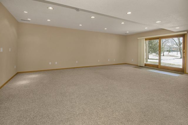 2224 Pinewood Drive, Shakopee, MN 55379