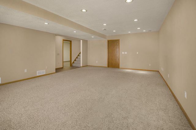 2224 Pinewood Drive, Shakopee, MN 55379