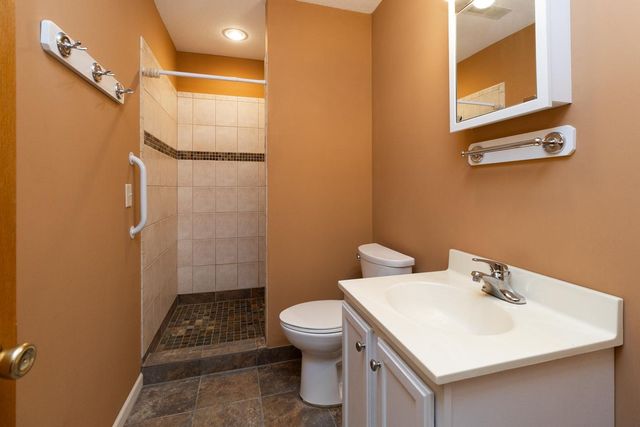 2224 Pinewood Drive, Shakopee, MN 55379