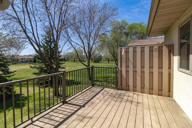 2224 Pinewood Drive, Shakopee, MN 55379