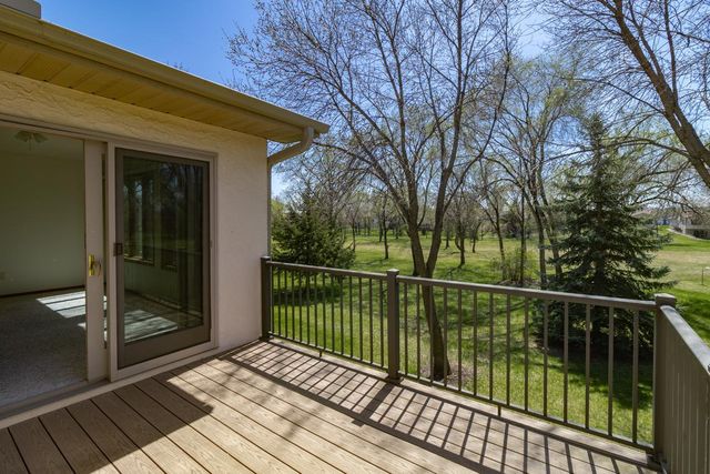 2224 Pinewood Drive, Shakopee, MN 55379