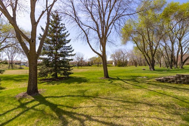 2224 Pinewood Drive, Shakopee, MN 55379
