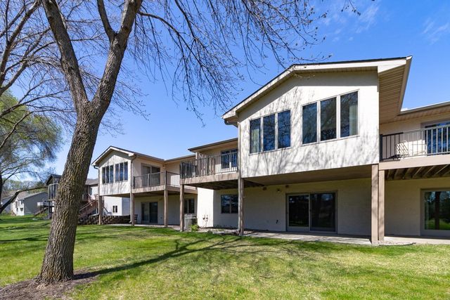 2224 Pinewood Drive, Shakopee, MN 55379