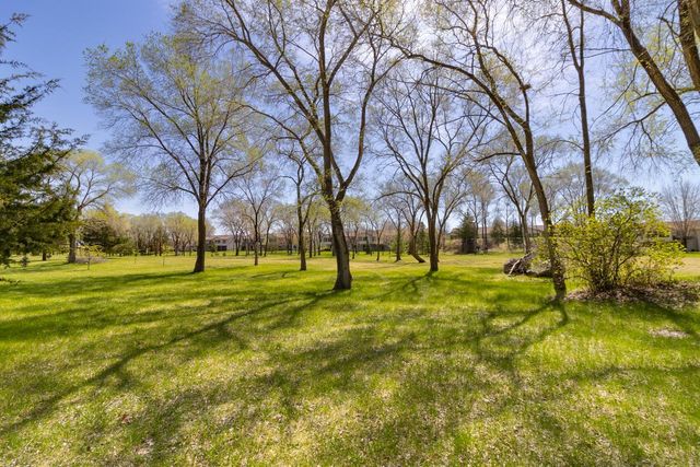 2224 Pinewood Drive, Shakopee, MN 55379