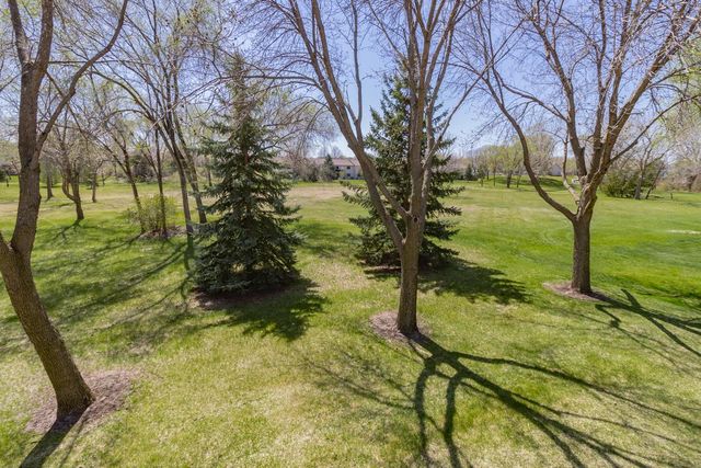 2224 Pinewood Drive, Shakopee, MN 55379