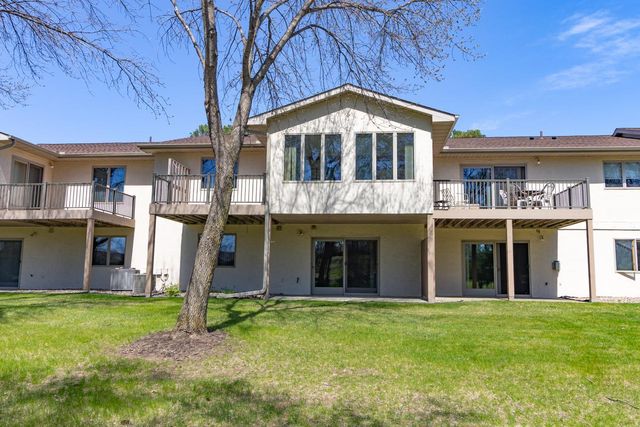2224 Pinewood Drive, Shakopee, MN 55379