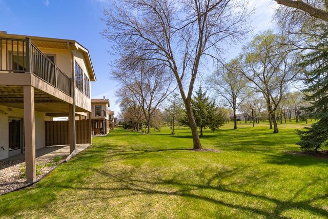 2224 Pinewood Drive, Shakopee, MN 55379