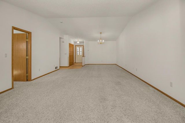 2224 Pinewood Drive, Shakopee, MN 55379