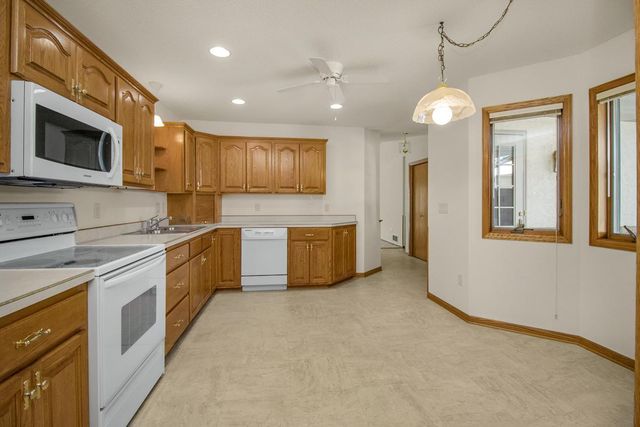 2224 Pinewood Drive, Shakopee, MN 55379
