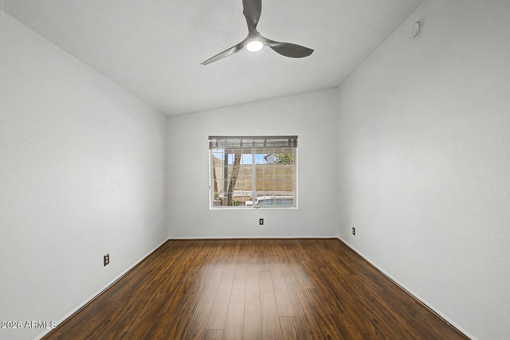 Image 11 of property listing at 9649 S 44TH Street, Phoenix, AZ 85044