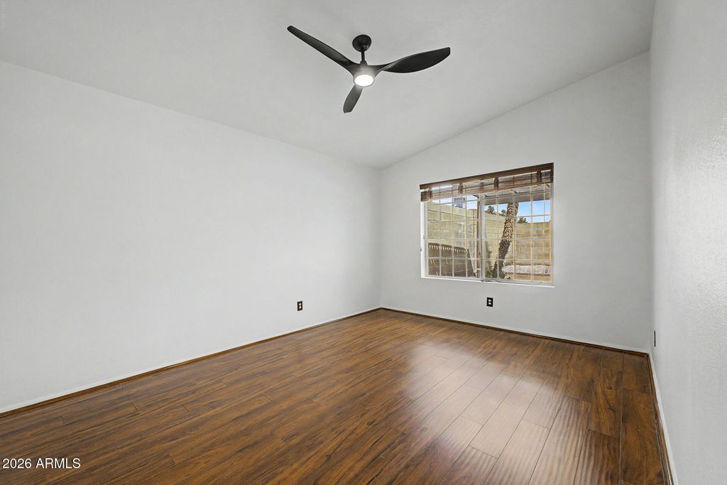 Image 12 of property listing at 9649 S 44TH Street, Phoenix, AZ 85044