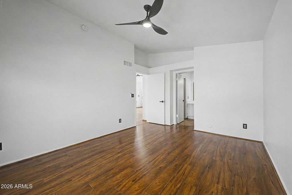 Image 13 of property listing at 9649 S 44TH Street, Phoenix, AZ 85044