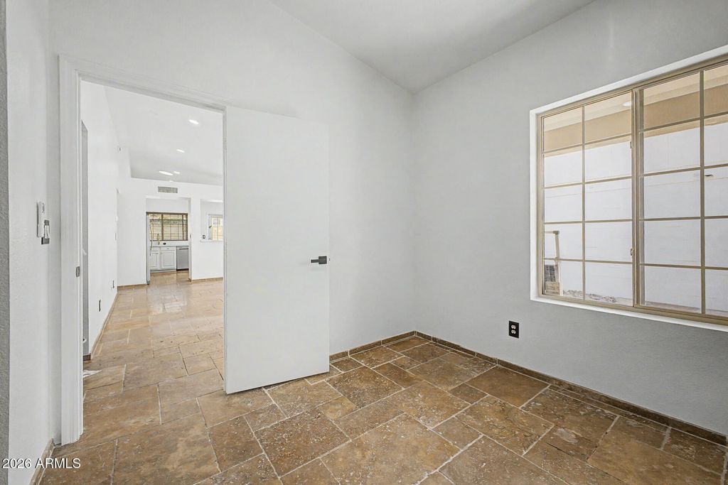 Image 17 of property listing at 9649 S 44TH Street, Phoenix, AZ 85044