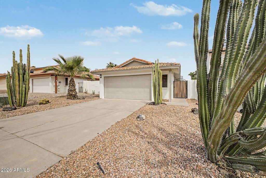 Image 3 of property listing at 9649 S 44TH Street, Phoenix, AZ 85044