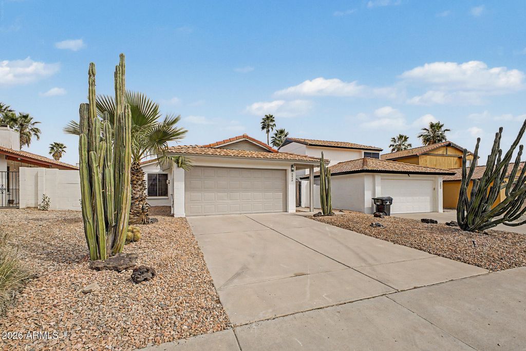 Image 4 of property listing at 9649 S 44TH Street, Phoenix, AZ 85044