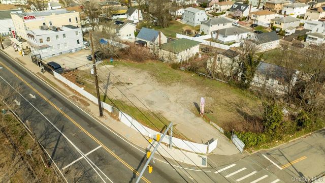 31 Plainfield Avenue, Elmont, NY 11003