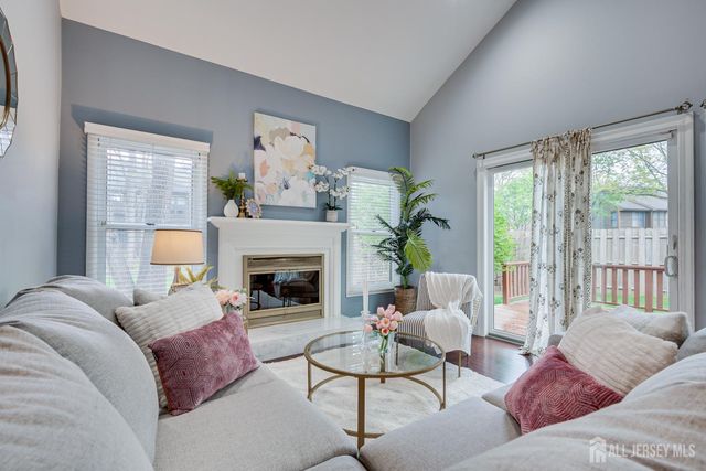 138 Oakmont Court, Edison, NJ 08820