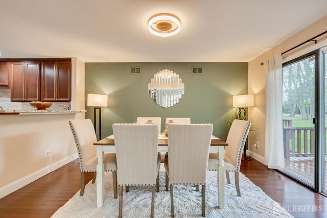 138 Oakmont Court, Edison, NJ 08820